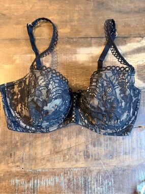 Like New Victoria’s Secret Dream Angels Lace Underwire Bra - Black